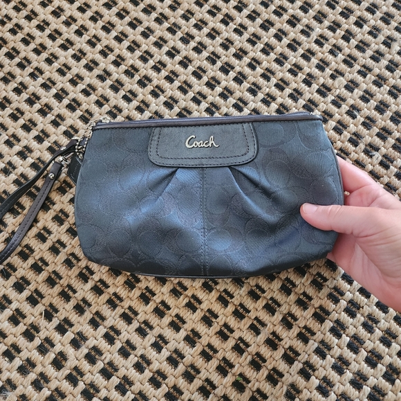 Coach Bag - Picture 2 of 3